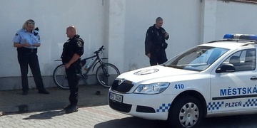 Opilý muž napadal úředníky i ostrahu na úřadu práce