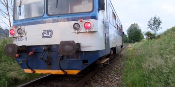 Řidič vjel na přejezd přímo před vlak