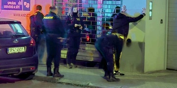 Dvojité přepadení v centru Plzně