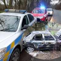 Opuštěné hořící auto Na Roudné