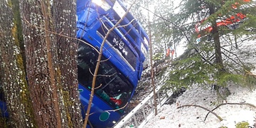 Vyprošťování kamionu uzavřelo silnici 27