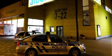 S nožem řádil před Albertem a ohrožoval i svou maminku