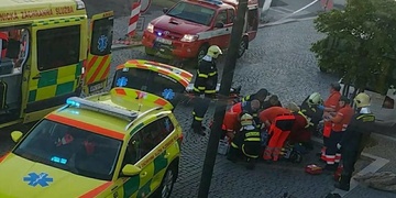 Motorkářka havarovala, cyklistka srazila chodkyni