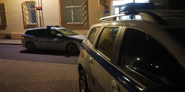Útočník nejprve brutálně zbil a následně oloupil třiašedesátiletého muže