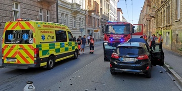 Střet dvou aut na křižovatce ulic Koperníkova x Bendova