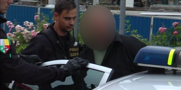 Vloupáním do aut způsobil muž osmdesátitisícovou škodu