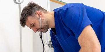"Šílenství kvůli lásce?" - další naivní žena uvěřila legendě o lékaři z USA