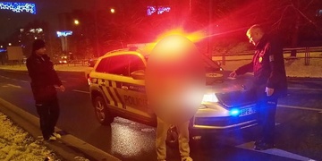 Opilý Ukrajinec ujížděl policistům, na nádraží napadli cestujícího a v autobusu zase řidiče