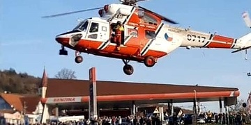 Dron ohrozil vrtulník LZS transportující zraněnou ženu