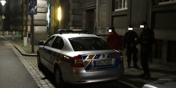 Minulý týden usnul opilý řidič za jízdy, teď se to zřejmě povedlo i cyklistovi a opět to bylo na Slovanech