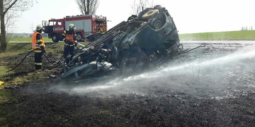 Rychlá jízda skončila v kotrmelcích a v plamenech