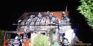 Od udírny chytl rodinný dům