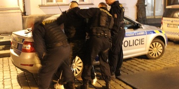 Napadl své rodiče a na policisty vzal nůž