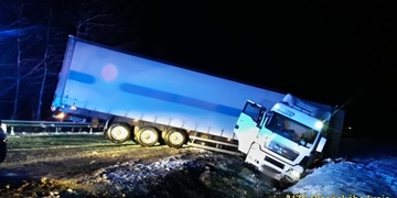 Noční havárie kamionu