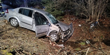 Silně opilý řidič havaroval a zranil tak sebe i svoji mladistvou spolujezdkyni