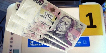 Měl prý málo peněz a tak si další musel sám vytisknout