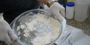 Policisté zlikvidovali velkou varnu pervitinu v Plzni