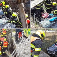 Zfetovaný a opilý řidič vytlačil auto řízené ženou do řeky