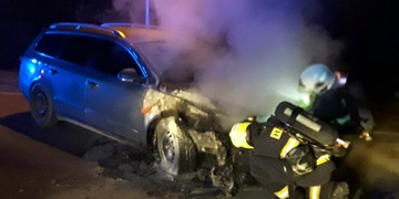 Noční požár vozu