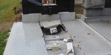 Lidská hyena neváhala ukrást ostatky mrtvých