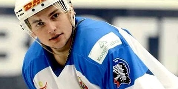 Opilý plzeňský hokejista boural, ujel od nehody, utíkal před strážníky a skončil na záchytce