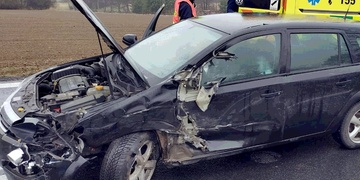 Střet kamionu s osobním vozem