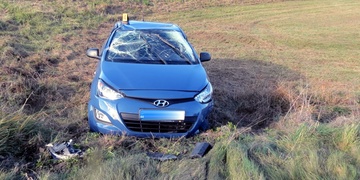 Opilec se zákazem řízení se s autem převrátil