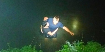 Topící se ženu zachránil policista