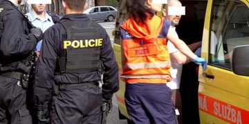 Mladík zbil svého tchána a pak i záchranáře ZZS