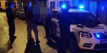 Silně opilý řidič napadl strážníka
