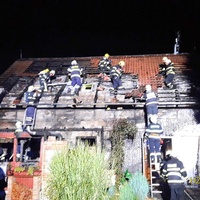 Od udírny chytl rodinný dům