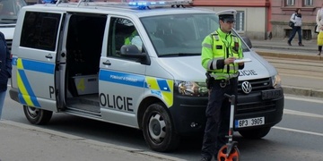 Pít umí, dát přednost zprava ne