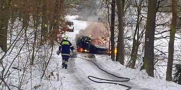 Řidič utekl od hořícího auta