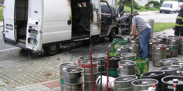 V Blovicích hořela dodávka plná piva