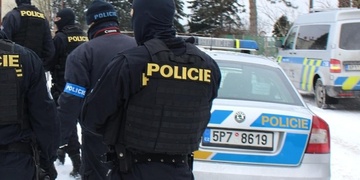 Muž zaútočil na policistu