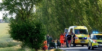 Auto v Blovicích srazilo cyklistu stojícího u cesty