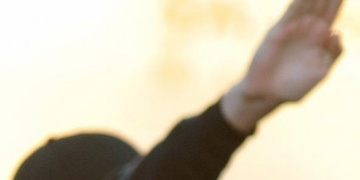 "Sieg heil!" a pak rozflákal zastávku