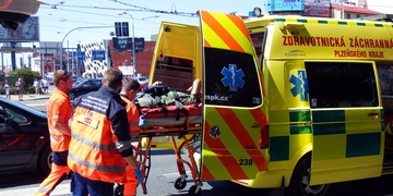 Přiopilý cyklista jel na červenou