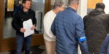 Senior, který v sobotu zavraždil muže kvůli banální hádce, byl před chvilkou vzat do vazby