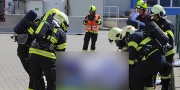 Muž se přiotrávil při čištění jímky a byl transportován do nemocnice, o chvíli později se tam přiotrávil další