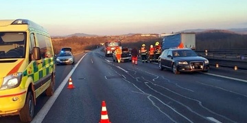 Hromadná dopravní nehoda uzavřela dálnici D5