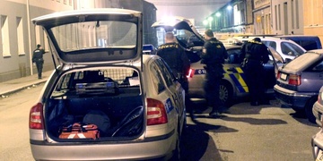 Chtěl po cizí dívce sex, když nechtěla, zbil jí