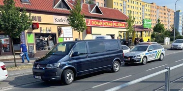 Velká rvačka u Plzeňky? Ne, zákrok kriminálky proti dealerce pervitinu a jejím zákazníkům!