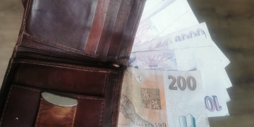Poctivý nálezce předal strážníkům peněženku s více jak osmi tisíci korun