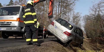 Havaroval do příkopu