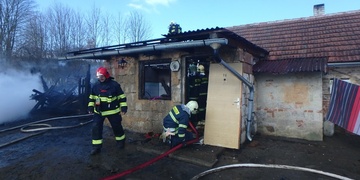 Děti zapálily při hře stodolu