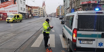 Sanitka srazila chodkyni