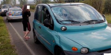 Mezi Úherci a Nýřany srazilo vozidlo 18 letého cyklistu, na místě přistávala helikoptéra