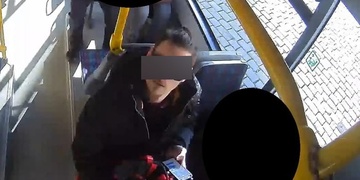 Ukazoval v autobuse přirození