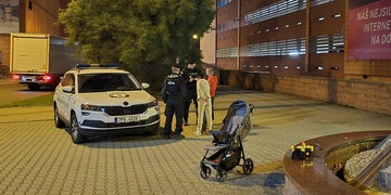 S více než třemi promile a dvouletým chlapečkem se žena potácela městem